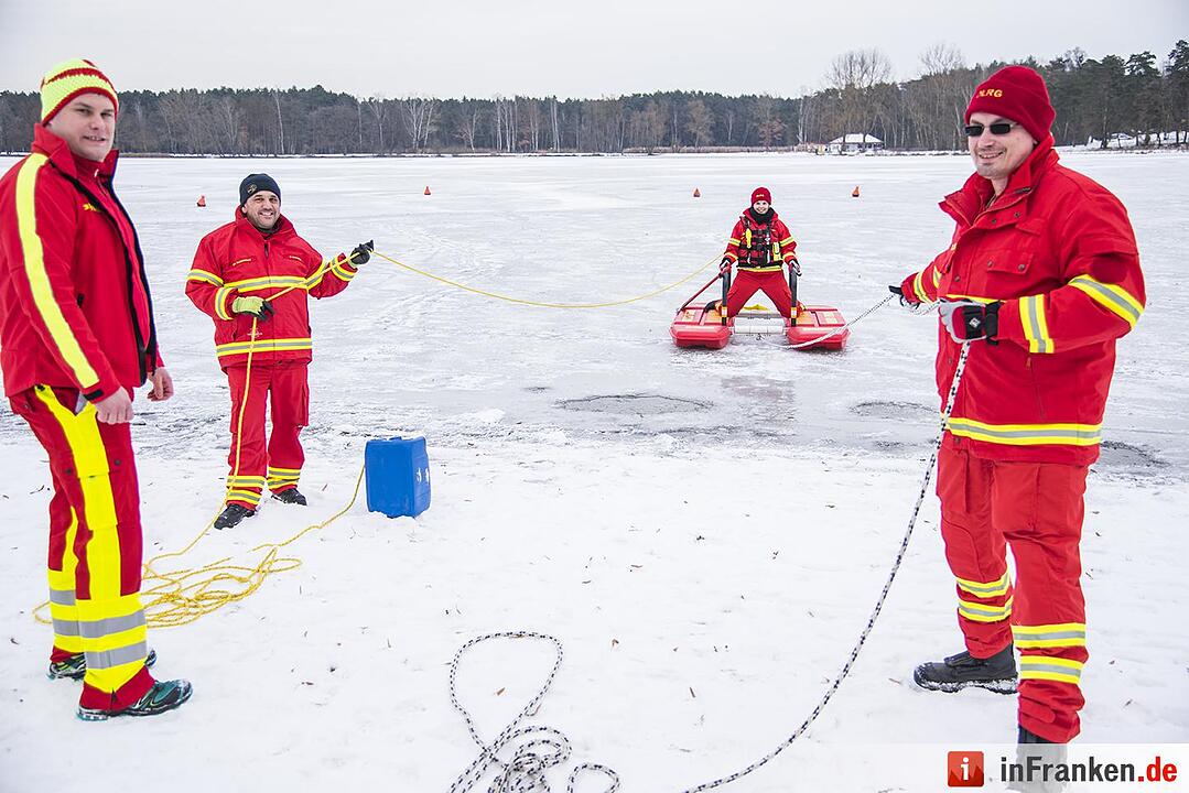 Eislaufverbot auf Dechsendorfer Weiher - DLRG-Kräfte sind vor Ort