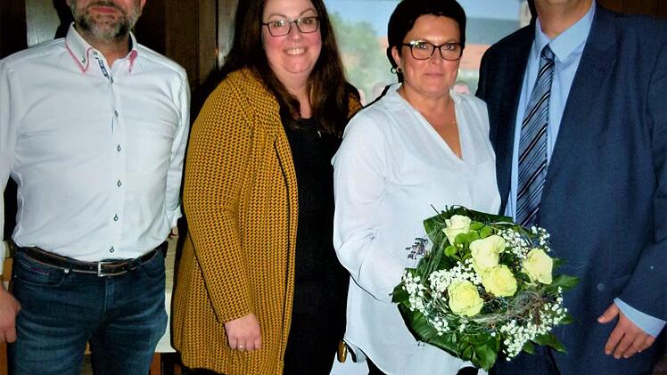 Björn Sommerer (im Bild rechts mit Lebenspartnerin Jeanette Peetz)  ist zum Bürgermeisterkandidaten der FuG Neudrossenfeld nominiert worden. Mit im Bild  stellvertretender FuG-Vorsitzender Matthias Deinert und  Annette Fial. Foto: Werner Reißaus