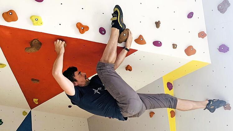 Kraft, Können und Kreativität sind beim Klettern in der neuen Boulderhalle gefragt.  Fotos: Günther Geiling