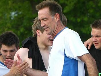 Für den neuen Trainer der SG Roth-Main, Ralf-Werner Ohnemüller (hier noch beim FC Marktleugast), ist der Saisonauftakt in der Fußball-Kreisliga Kronach besonders wichtig. Um die Euphorie der Vorsaison mitzunehmen, erhofft er sich am Samstag einen Sieg gegen Aufsteiger SCW Obermain - den man abends im Bierfest feiern will. Foto: Monika Limmer