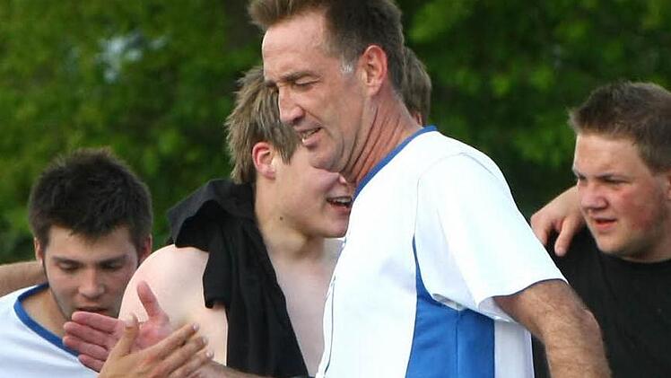 Für den neuen Trainer der SG Roth-Main, Ralf-Werner Ohnemüller (hier noch beim FC Marktleugast), ist der Saisonauftakt in der Fußball-Kreisliga Kronach besonders wichtig. Um die Euphorie der Vorsaison mitzunehmen, erhofft er sich am Samstag einen Sieg gegen Aufsteiger SCW Obermain - den man abends im Bierfest feiern will. Foto: Monika Limmer