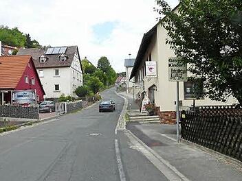 Auch die Streitberger Straßen werden hergerichtet. Fotos: Paul Pöhlmann