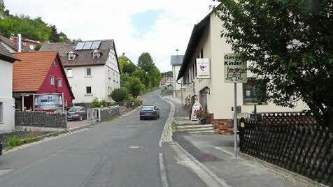 Auch die Streitberger Straßen werden hergerichtet. Fotos: Paul Pöhlmann
