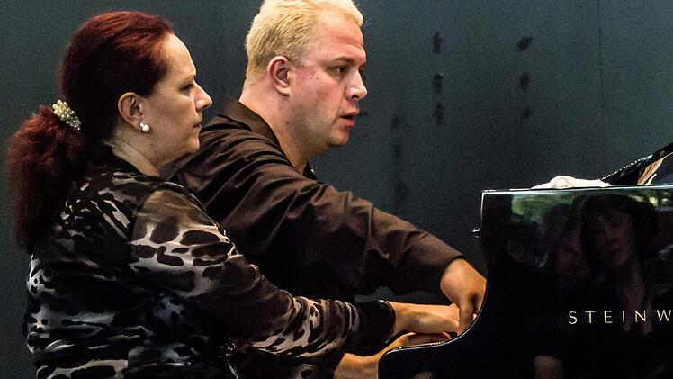 Duo-Spiel in Vollendung boten Aglika Genova und Liuben Dimitrov beim Coburger "Verein". Foto: Jochen Berger