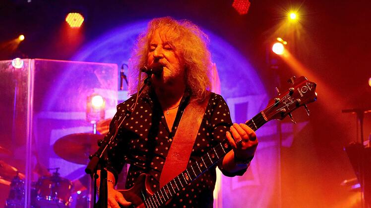 70 Jahre und kein bisschen leise, prägt Les Holroyd noch immer den Sound von Barclay James Harvest. Foto: Brigitte Gorille