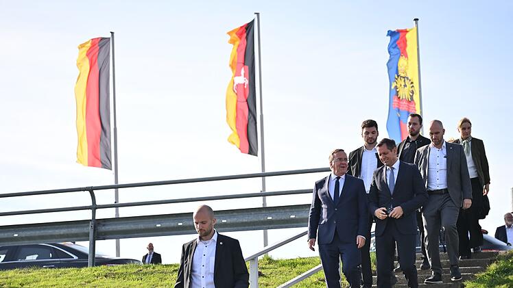 Verteidigungsminister Pistorius in Emden