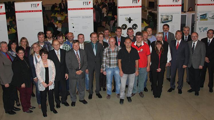 Die "25-Jährigen" mit Geschäftsleitungsvertretern und Betriebsrat.