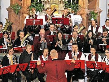 Die Blaskapelle Zentbechhofen unter Leitung von Gerhard Geuder  Fotos: Evi Seeger