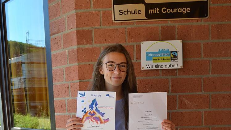 Tabea Kolb hat dazu auch eine Urkunde für ihre Teilnahme am Bundeswettbewerb Fremdsprachen im Fach Latein erhalten. Foto: Birgit Wiendl-Salzer