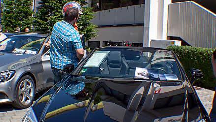 Die Automeile vor dem Rathaus war gut besucht.