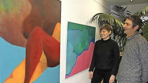 Sie kennen sich schon lange: die Kunststudentin Eva Schreppel und Maler Martin Ludwig. Foto: Veronika Schadeck