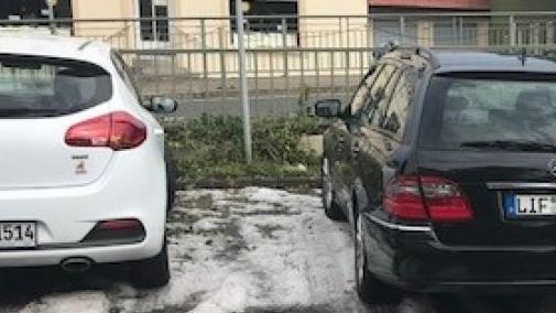 Ein plötzliches Unwetter mit starkem Hagelschlag traf am 11. Juni Hirschaid. Mehrere Tausend Fahrzeuge wurden durch die Eisbömbchen beschädigt.Ulrich Gebauer