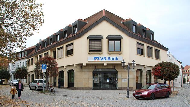 In der Filiale in Höchstadt soll sich durch die Fusion für die Kunden nichts ändern.   Foto: Andreas Dorsch