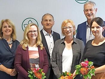 Von links Martina Gießübel (Personalratsvorsitzende), Nicole Reuß, Peter Weigand, Sabine Röttinger, Martina Karollus und Frank Dünisch (Direktor AOK Schweinfurt).