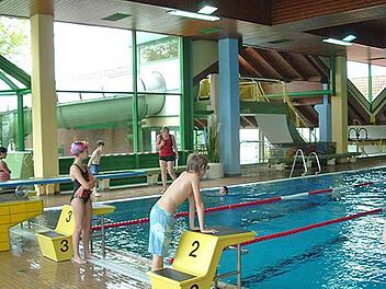 Auch in der Anton-Wölker-Schule in Höchstadt steht Schwimmen regelmäßig auf dem Stundenplan. Foto: Archiv