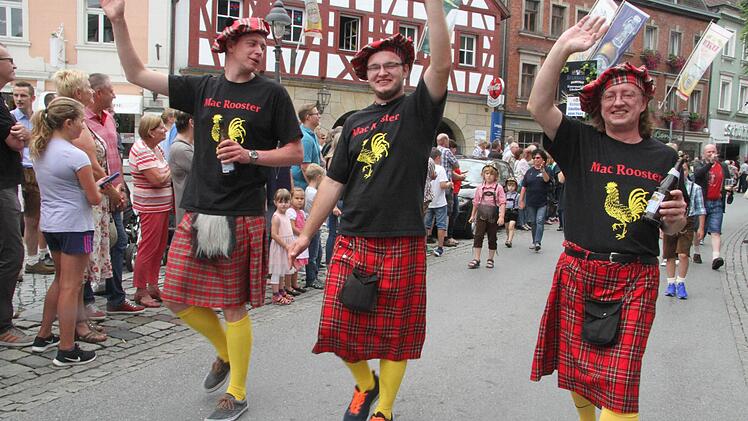 Impressionen vom Festzug der Fanclubs Foto: Sonny Adam