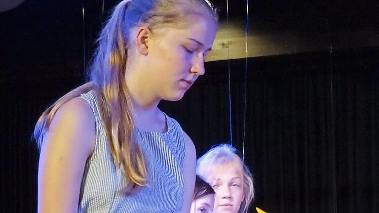 Schüler des Frobenius-Gymnasiums proben seit Wochen für den Theaterabend. Foto: Doris Bauer