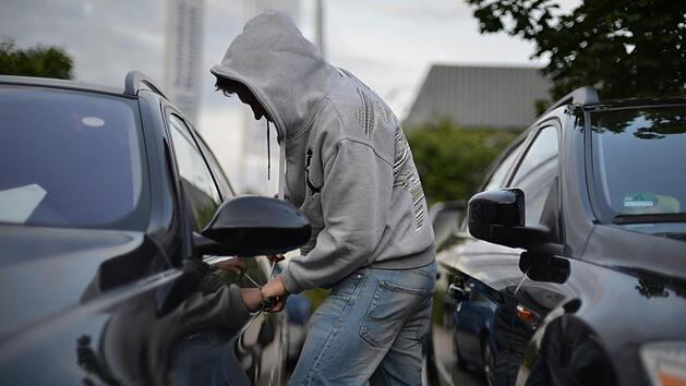 Diebstahl in Bamberg - Mann geht Autos an