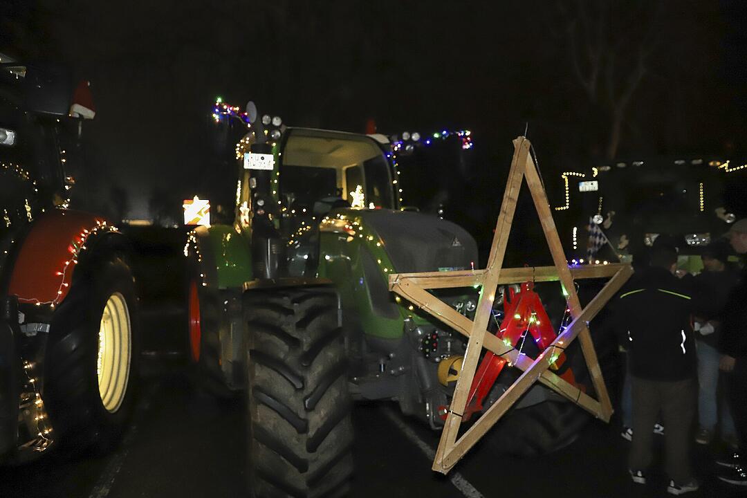 In Kulmbach durfte die beliebte Lichterfahrt der Traktoren stattfinden.