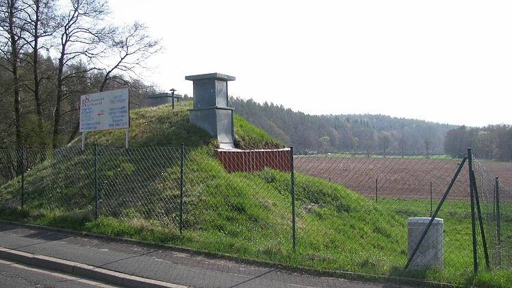 Die Lage an der Straße, die zum Gewerbegebiet Eberau-Nord führt.