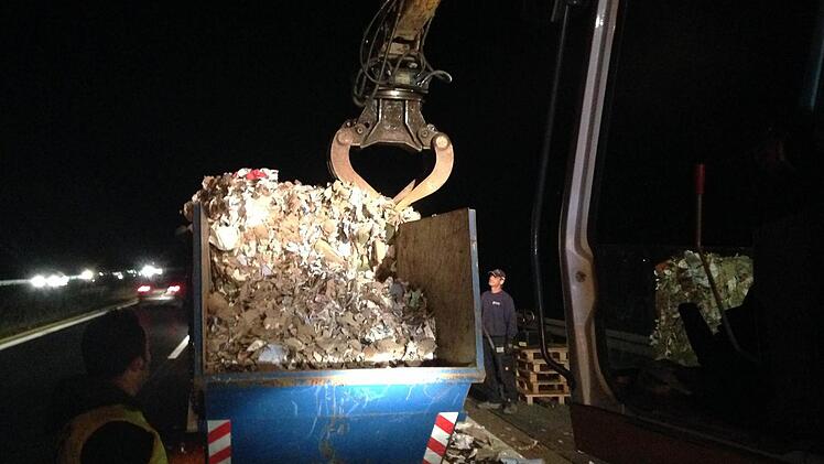 Ein Greifer aus Fürth kam erst in den Abendstunden zur Unfallstelle.