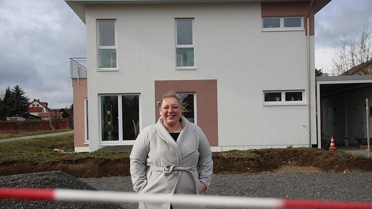 Anstelle einer Gewerbeküche hat Melanie Haut seit Monaten eine Baugrube im heimischen Hof. Benedikt Borst
