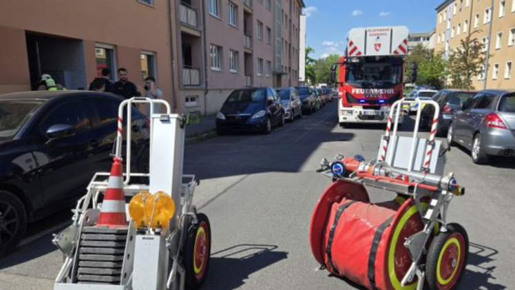 Feuerwehr Bamberg zu verrauchter Wohnung alarmiert - "qualmende Gegenstände"