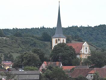 Die Kirche St. Margaretha in Goßmannsdorf muss einer General-Außensanierung unterzogen werden, weil die Schäden nun gefährlich geworden sind. Foto: Gerhard Schmidt