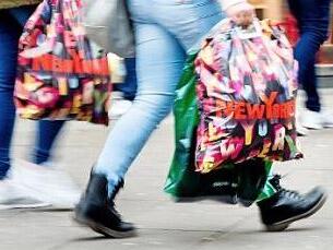 An diesem Freitag entscheidet der Bundesrat über das Plastiktütenverbot. Foto: H. Dittrich, dpa
