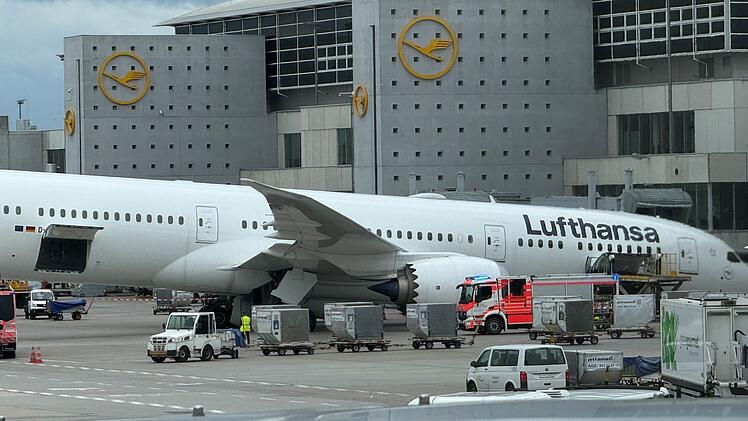 Flughafen Frankfurt - Dreamliner Fahrwerk knickt ein