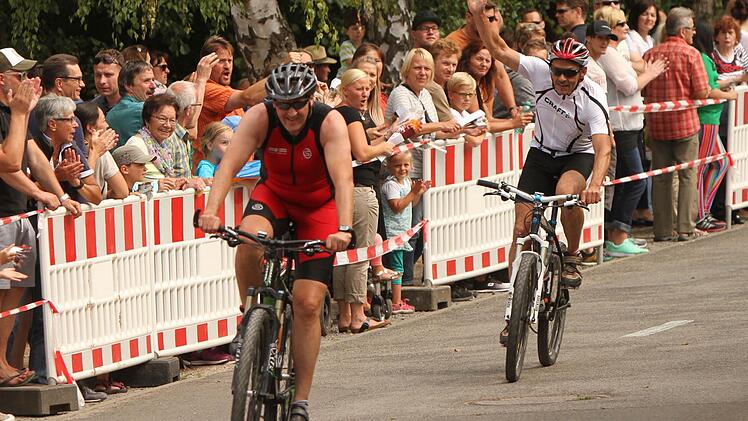 Bei schönem Wetter herrschte auch gute Stimmung unter den Teilnehmern. Für die Unterstützung durch die zahlreichen Zuschauer waren die Sportler dankbar.