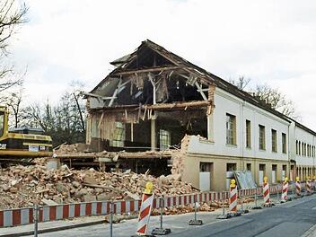 Ende der 90-er Jahre wurde die Weiler-Fabrik in der Würzburger Straße abgerissen.  Fotos: Gäbelein