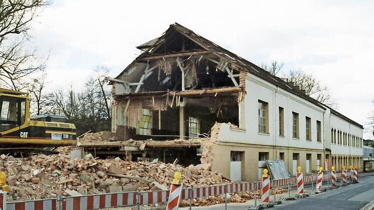 Ende der 90-er Jahre wurde die Weiler-Fabrik in der Würzburger Straße abgerissen.  Fotos: Gäbelein