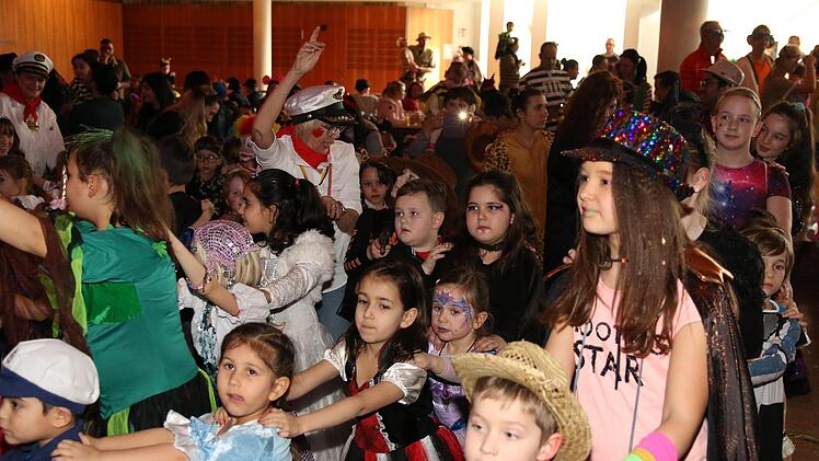 Die Kinder tanzten eine Polonaise. Foto: Desombre