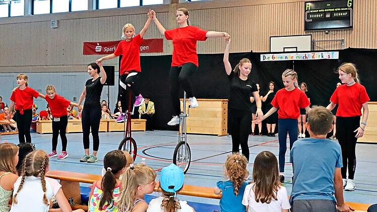 70 Akteure treten in der Ewald-M&uuml;nch-Halle mit insgesamt elf Nummern auf.Johanna Blum
