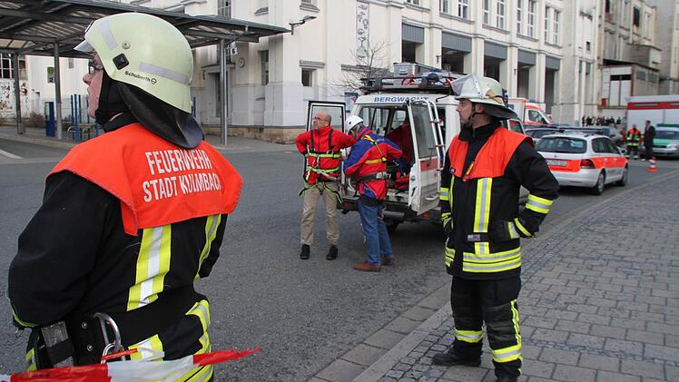 Im Einsatz sind etwa 40 Rettungskräfte von Polizei, Feuerwehr, BRK und Bergwacht. Foto: Stephan Tiroch
