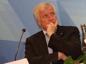 Wenn es nach Kronacher CSU-Politiker geht, soll Ministerpräsident Horst Seehofer im Amt bleiben.Archiv