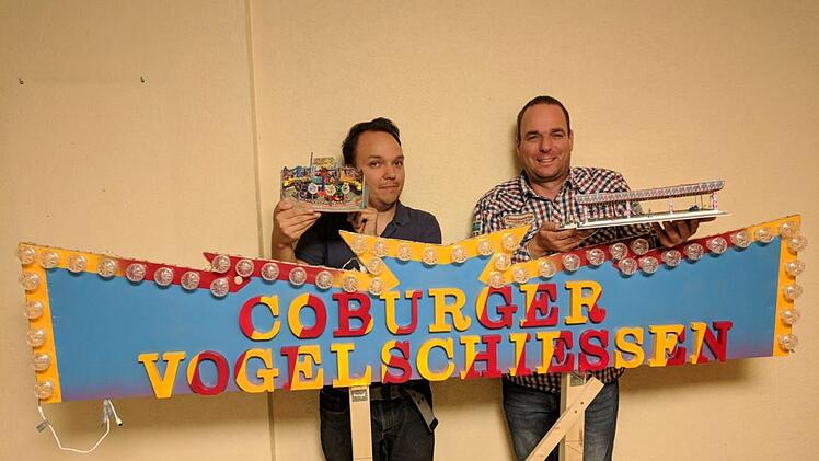 Die beiden Modellbauer Mike Morgenroth und Jürgen Scholz. Foto: privat