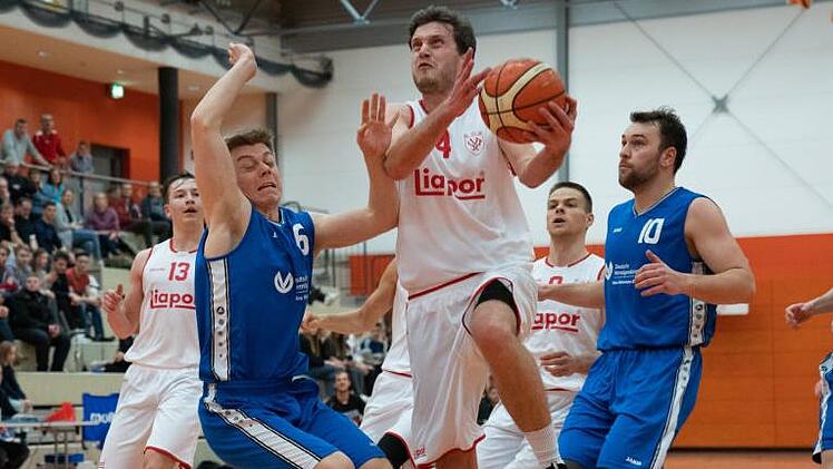 Max Rahm (am Ball) und die DJK Eggolsheim durften erstmals seit zwei Monaten jubeln. Foto: Marie M&ouml;hrlein