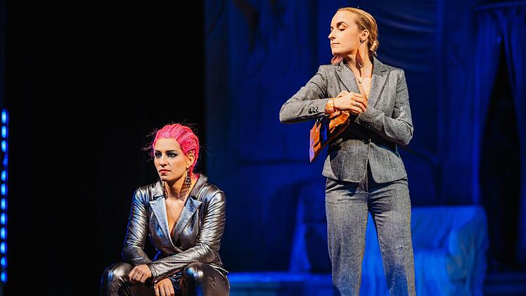Turbulent und bunt: Szene aus der Coburger Neuinszenierung der Strauß-Operette "Die Fledermaus" am LandestheaterFoto: Sebastian Buff