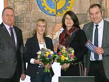 Wechsel in der Leitung der VHS-Außenstelle Großheirath: Bürgermeister Udo Siegel (links) begrüßte die neue Leiterin Sigrid Sückfüll (Zweite von links) und verabschiedete Tamara Toman. Rechts: VHS-Leiter Rainer Maier  Foto: Lothar Böhnel