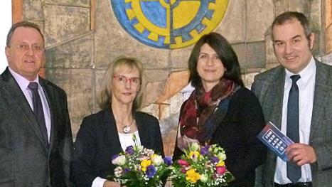 Wechsel in der Leitung der VHS-Außenstelle Großheirath: Bürgermeister Udo Siegel (links) begrüßte die neue Leiterin Sigrid Sückfüll (Zweite von links) und verabschiedete Tamara Toman. Rechts: VHS-Leiter Rainer Maier  Foto: Lothar Böhnel
