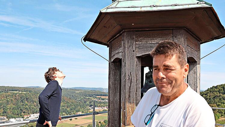 Wenn das Ger&uuml;st steht, k&ouml;nnen gleich weitere Arbeiten ausgef&uuml;hrt werden, sagt Ferdinand Schachinger (links); Handwerker Matthias Arndt ist die H&ouml;he gewohnt.