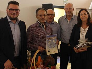 Die geehrten Eberner Kegler, von links Sebastian Späth (300 Spiele), Alfred Schörner (500), Vorsitzender Edi Schneider vom Hauptverein, Sportwart Thomas Hagel, Susanne Dürr (100)