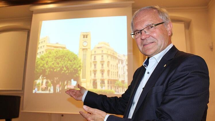 Als wolle Konrad Gottschall sagen: Herzlich willkommen, das istmein Libanon und so schön kann er sein.Markus Häggberg