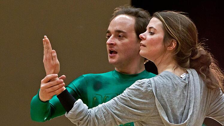 Anna Staab und Sebastian Pass bei der Probenarbeit