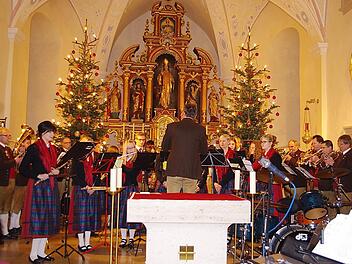 Die Hesselbacher Musikanten begeisterten mit Blasmusikkompositionen aller Genres. Foto: Heike Schülein
