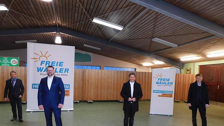 Bundestagskandidat Jochen Bergmann (Zweiter von links) mit (von links) den Kreisvorsitzenden Georg Kestler (Bamberg),  Rainer Ludwig (Kulmbach) und   Klaus Kasper (Lichtenfels).