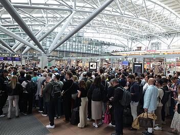 Sicherheitsbereich am Hamburger Flughafen ger&auml;umt