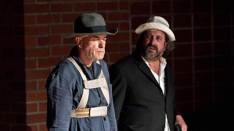 "Warten auf Godot": Probenszene mit Thomas Straus (links) und Stephan Mertl.